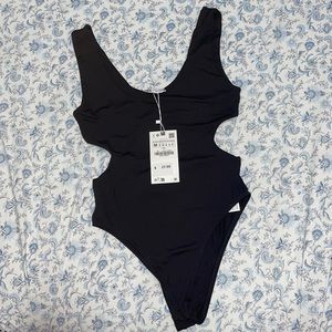 Zara bodysuit with side cutout. Never used. Brand new. Size medium.